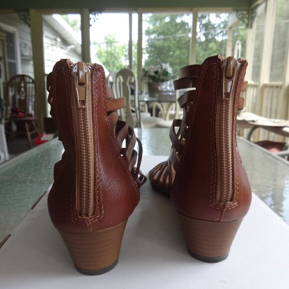 American Eagle women's strappy sandals size 6 1/2, brown with 1" wedge heels VGC - Picture 8 of 13
